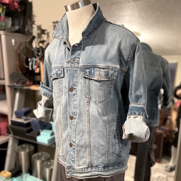 Goodiellow & Co. Men’s light blue trucker Jean jacket - Picture 5 of 6